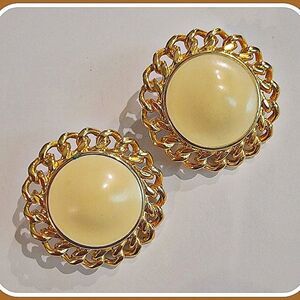 #Vintage Gold Tone 1" Round Faux Pearl #Cabochon Clip On Earrings